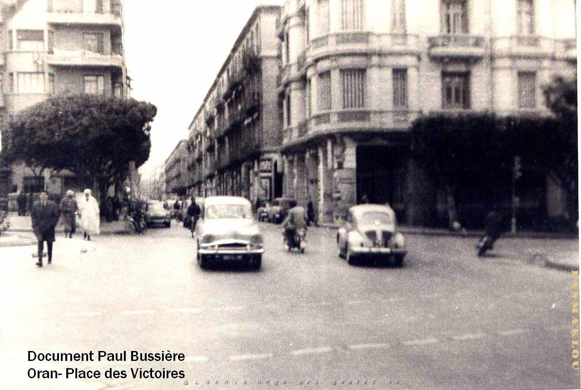 Oran - Place des Victoires et Rue d'Arzew.jpg